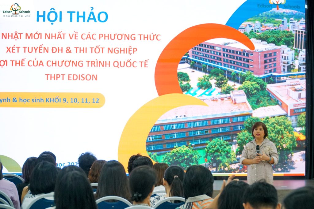 Cô Lê Tuệ Minh chia sẻ trong Hội thảo chuyên đề dành cho phụ huynh và học sinh THPT Edison.